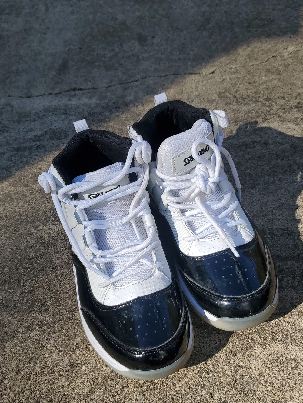 Spalding Kids Black and White High-Top Sneakers Size 4